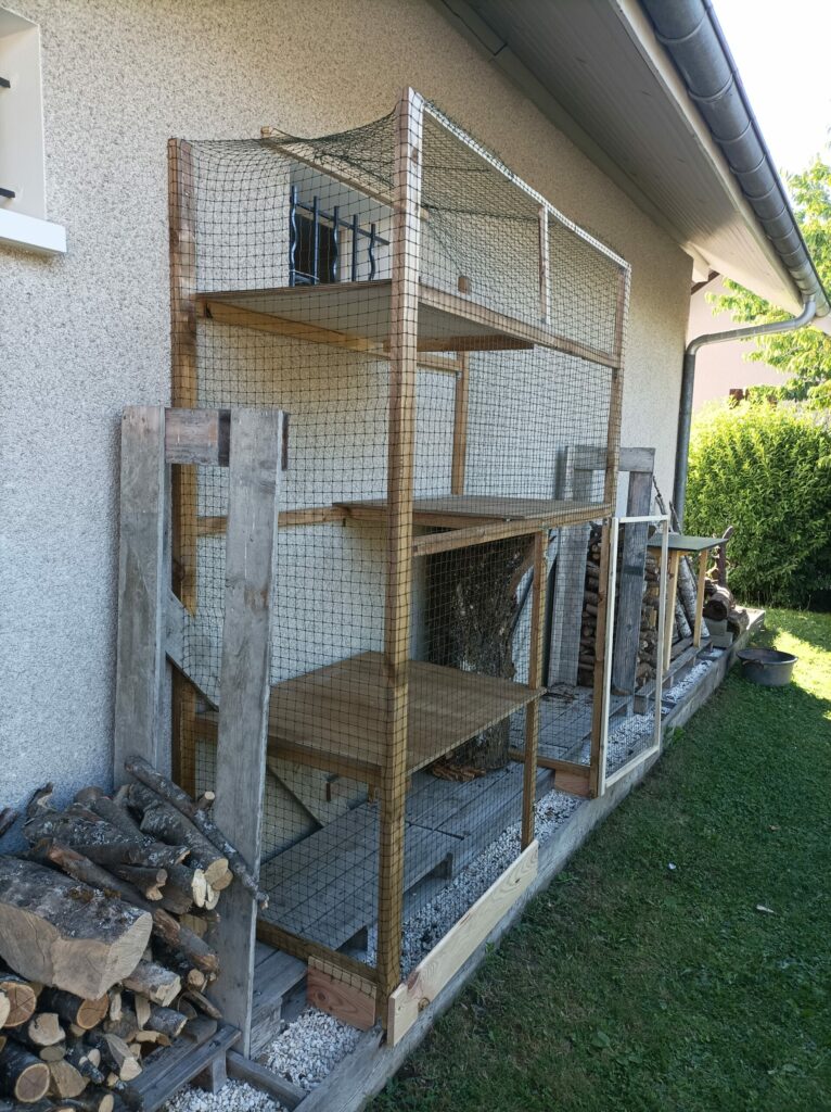 Fabrication d'un enclos pour chats sur mesure