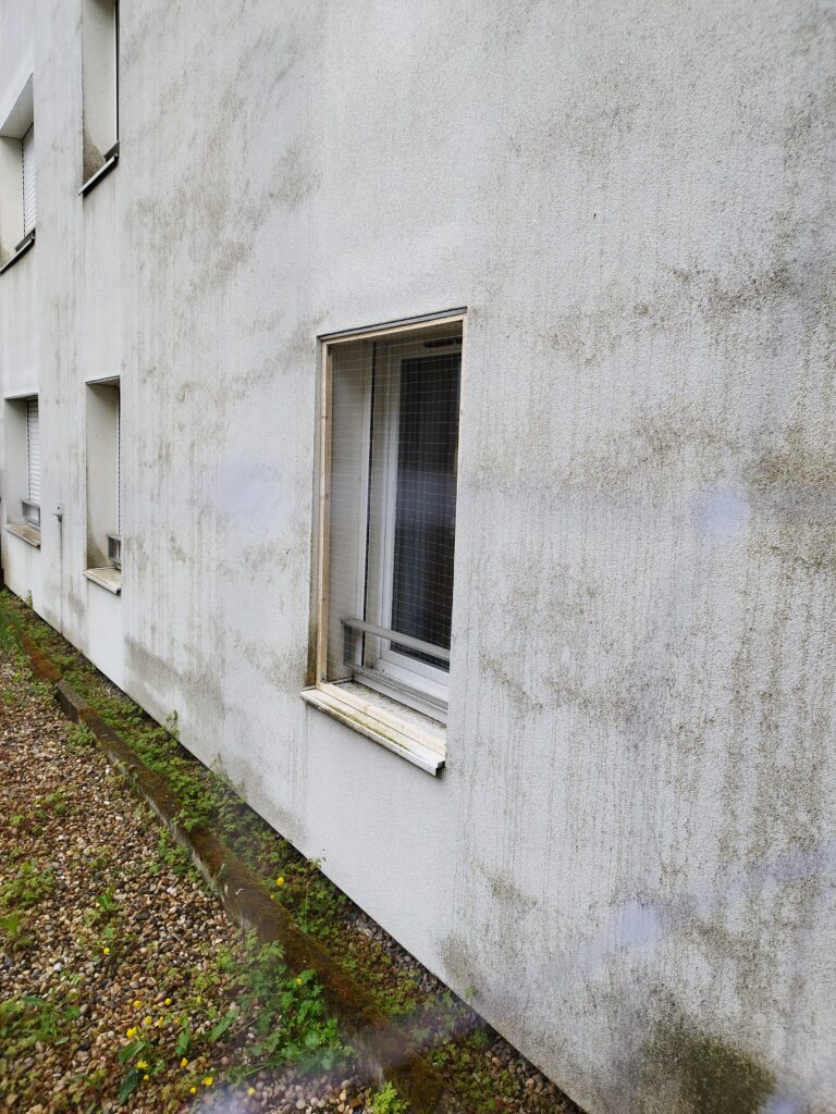 Filet de protection anti chute sur balcon et cadre de fenêtre à Annecy