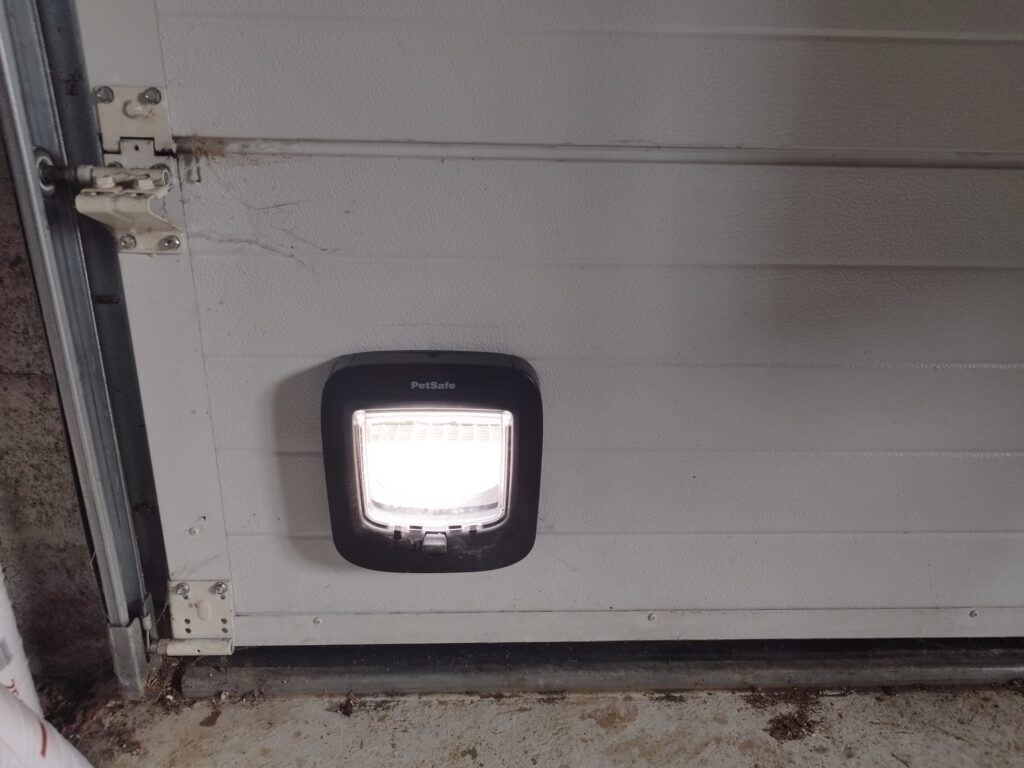 Chatière dans porte de garage à Sillingy Haute-Savoie